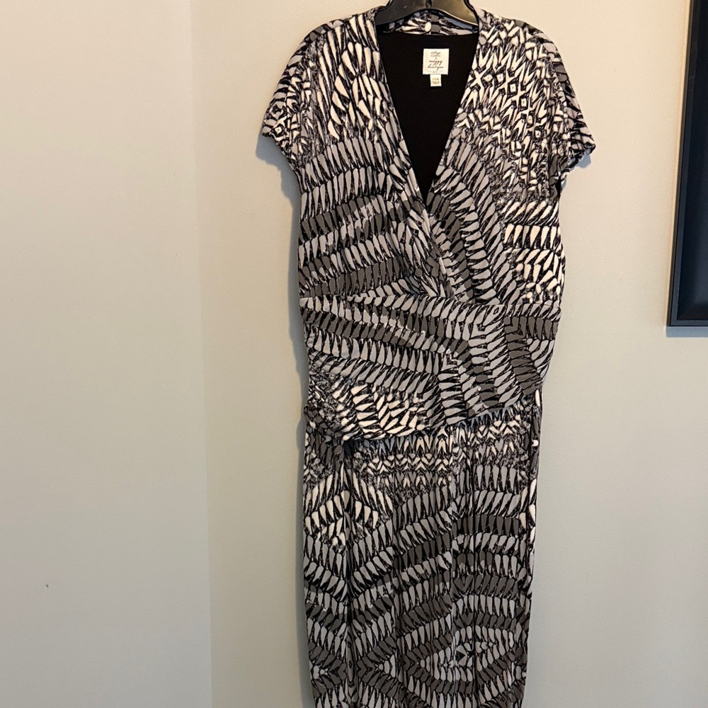 Calvin Klein Black and White Geometric Midi Dress